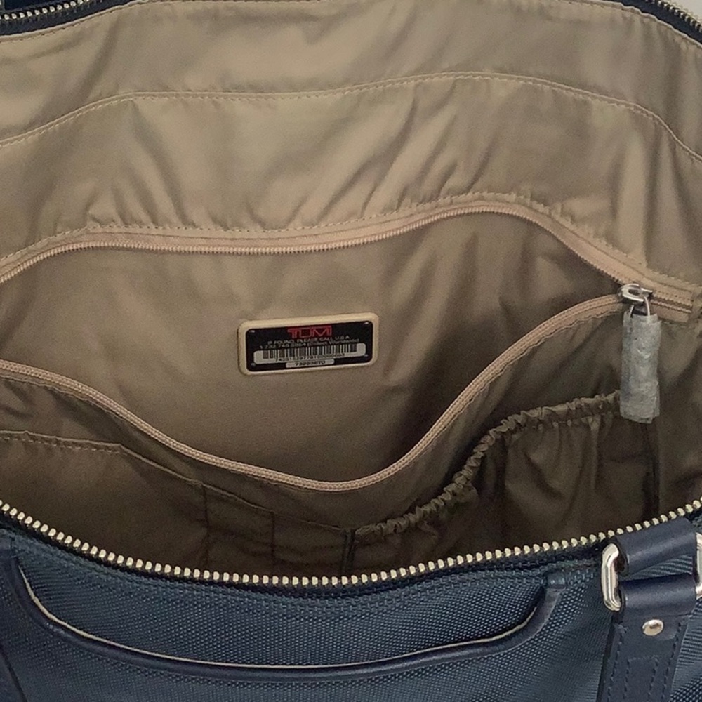 Tumi Ballistic Nylon Navy Blue Women's Bag - Picture 3 of 10